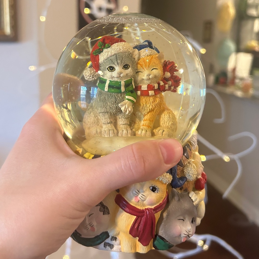 Christmas Cats Waterglobe with Music (discontinued) 🎶🐈🐈‍⬛❄️